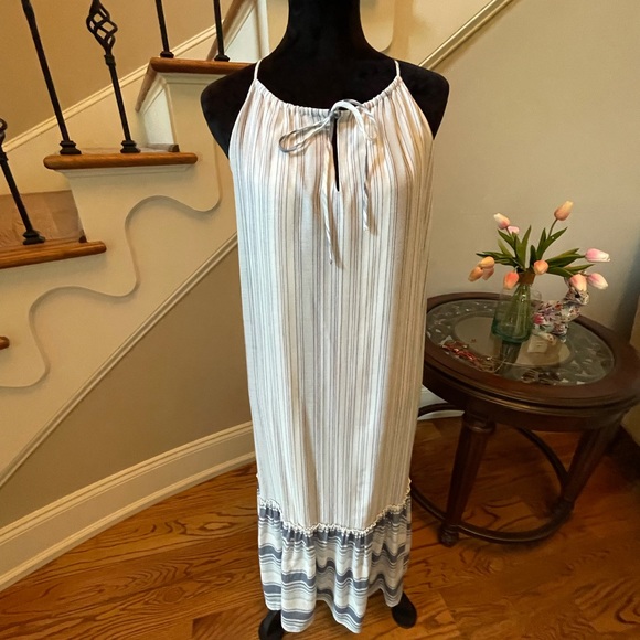 🎉HP🎉…🌺Cremieux…NWT…Blue/Ivory Striped Maxi - Picture 5 of 9